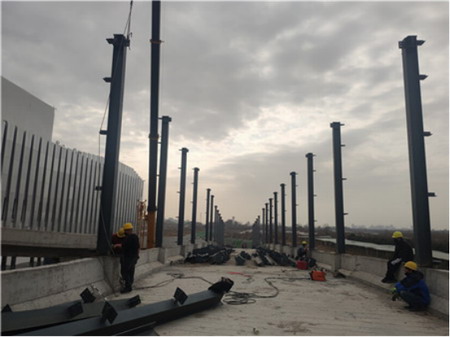 北控汽車坡道鋼柱吊裝焊接
